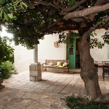 Apartman Secret Garden By Irundo