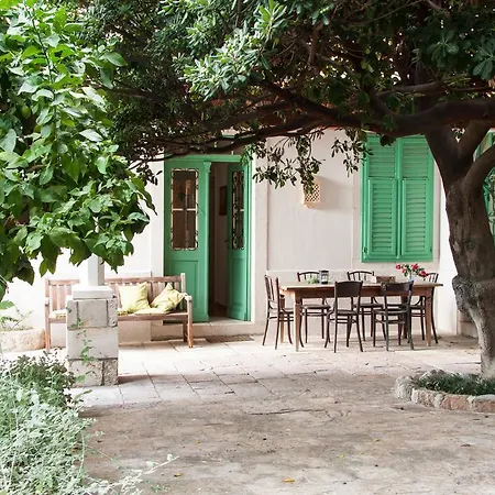 Apartman Secret Garden By Irundo